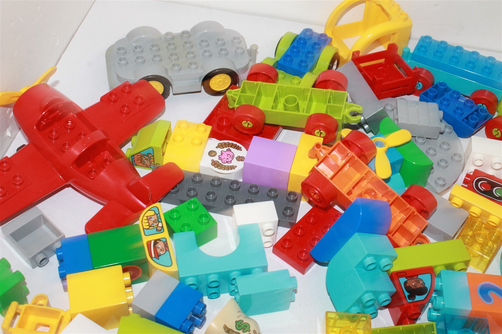 Lego Duplo Mixed Bulk Lot 1.2 Kg + Minifigure #4478-9 - Picture 3 of 6