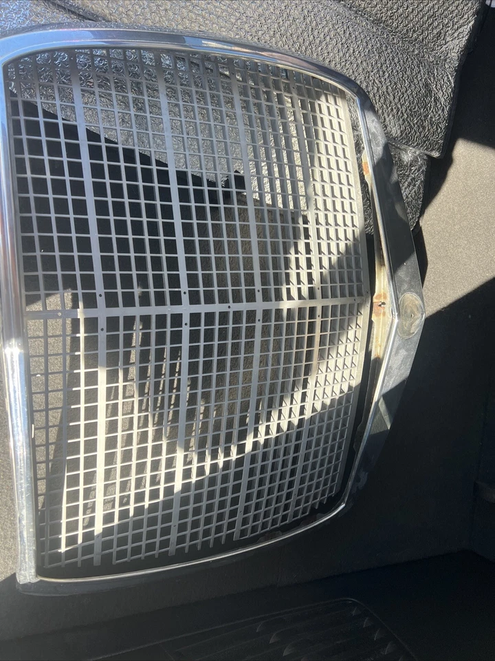 Rejilla radiador OEM 1965-1973 MERCEDES-BENZ W108 W109 280SE SEL 300SEL P5 Foto 2 de 3