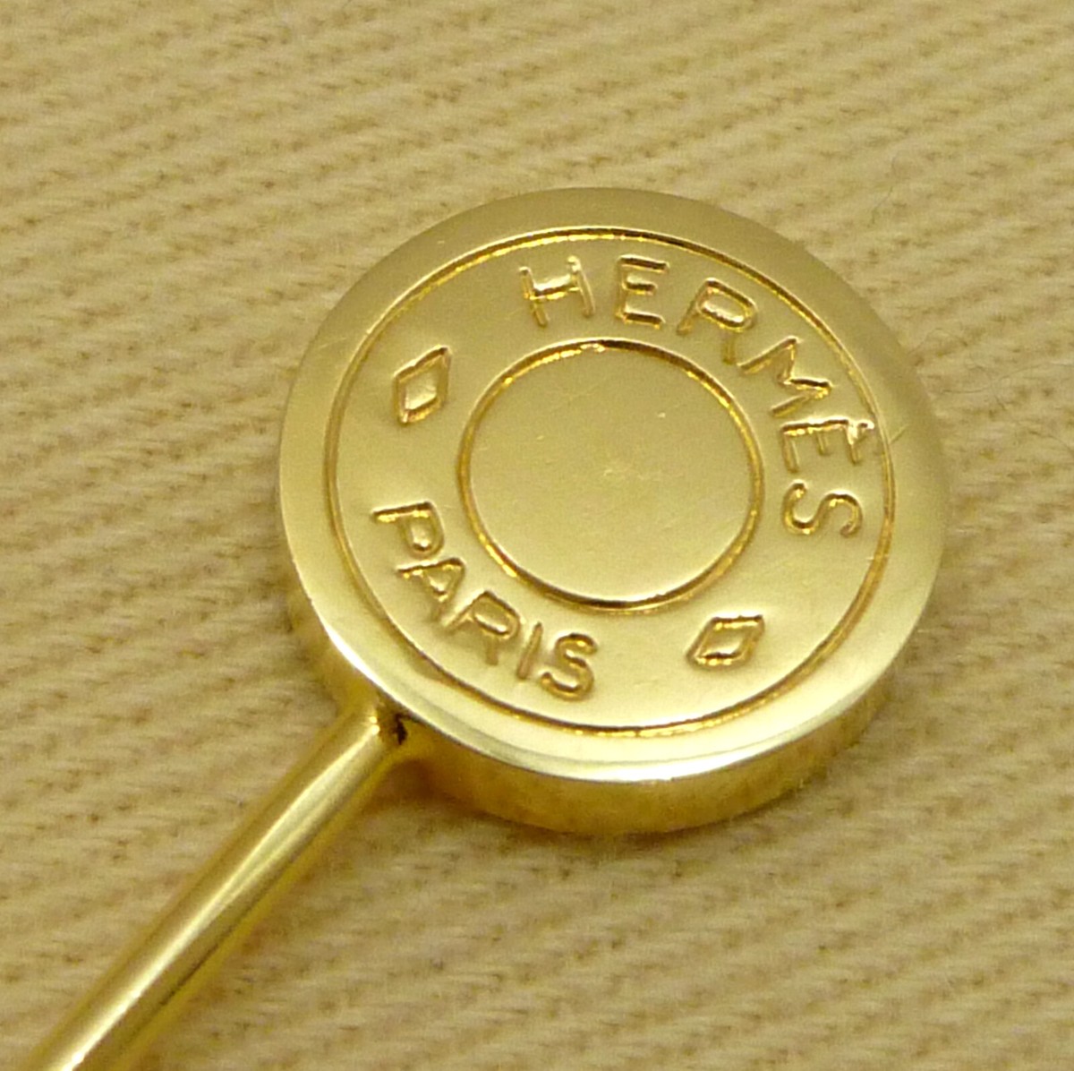 Authentic HERMES BIJOUTERIE FANTAISIE Pin Brooch Gold Brass Authentic HERMES BIJOUTERIE FANTAISIE Pin Brooch Gold Brass
