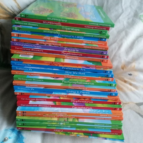 Deagostini Dinosaur & Friends Dinosaur Adventures Book and Figure Bundle - Picture 11 of 18