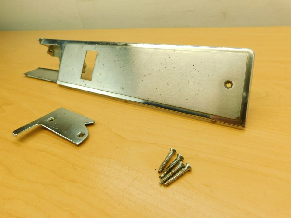 RH FRONT DOOR PANEL TRIM & ASHTRAY 1967 CADILLAC FLEETWOOD 9709744 67CF1-1B9 - Image 4 of 4