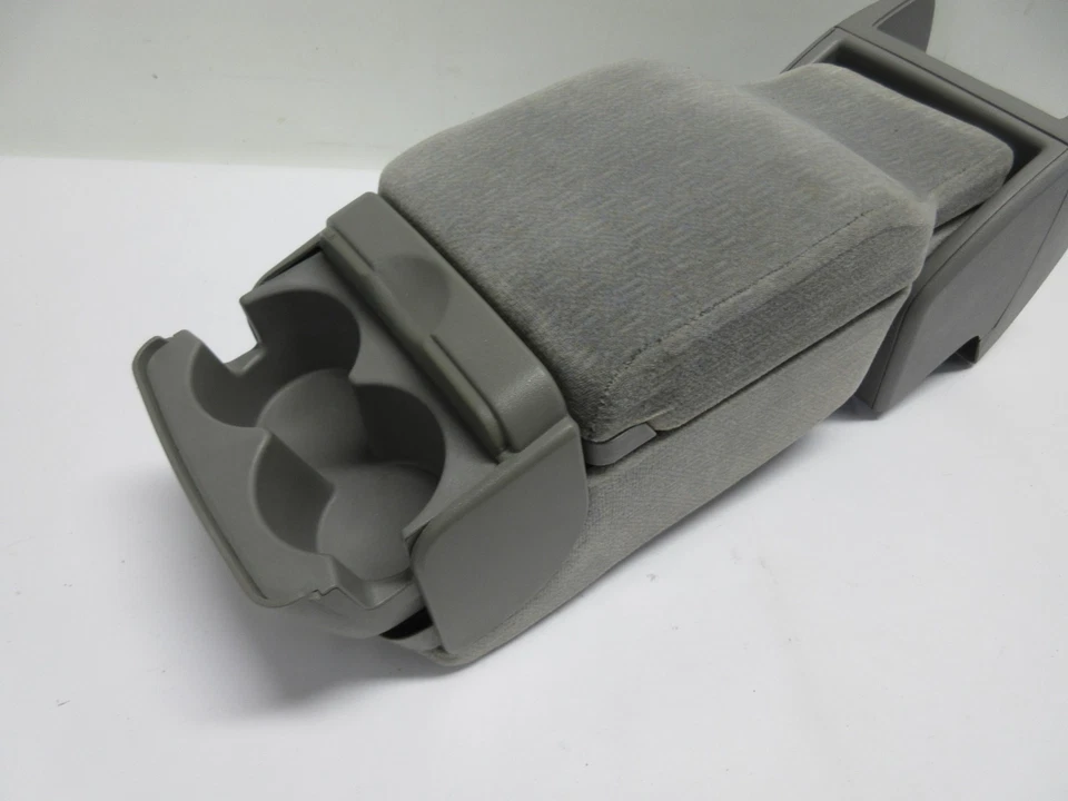 Portavasos consola central de tela gris Buick Lesabre 2000-05 Foto 4 de 4