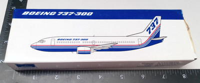 1:200 Boeing 737-300 Jet Plane Model Kit Plastic Flight Miniatures NEW Old Stock