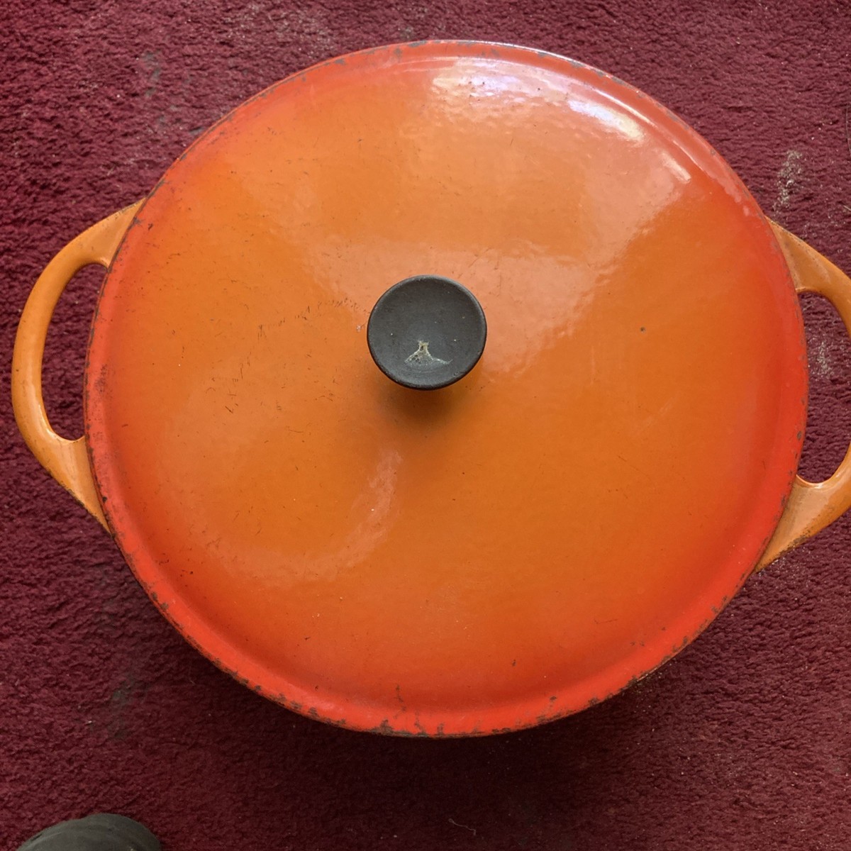 Le Creuset #28 Cast Iron Dutch Oven 7.25 qt Round Enameled Orange