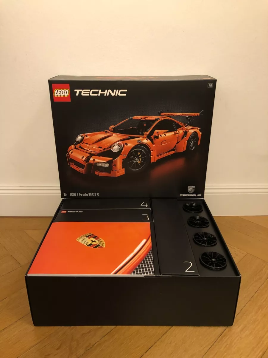 You will spend hours playing with this Lego Porsche 911 GT3 RS