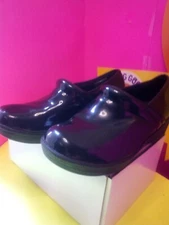 SafeStep Comfort Nursing Black Patent Slip-on Clogs Size 6