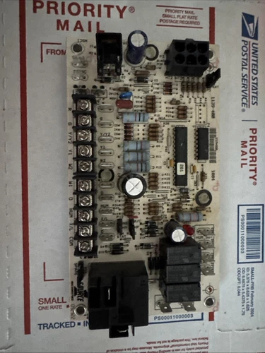 York Coleman 1139-400 Furnace Control Board 159480 Used/ Working Board