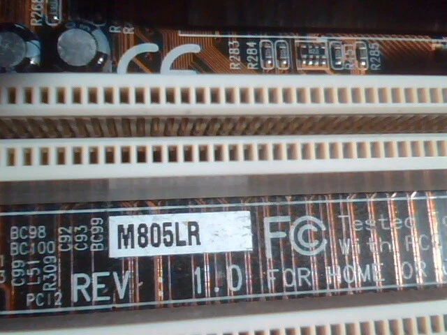 Placa-mãe Athlon PCchips M805LR REV:1.0 900MHz VIA - Imagem 3 de 4