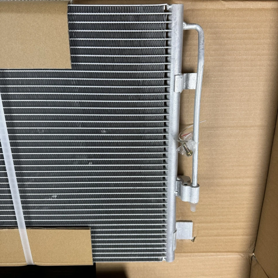 Condensador de aire acondicionado UAC CN 3639PFXC para Nissan Altima Máxima 07-14 Foto 2 de 4