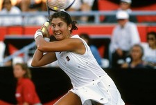 Monica Seles of Yugoslavia hits a return at a women's singles matc- Old Photo 35