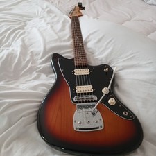 Fender Jazzmaster Electric Guitar - 3-Color Sunburst with Fender Gig bag