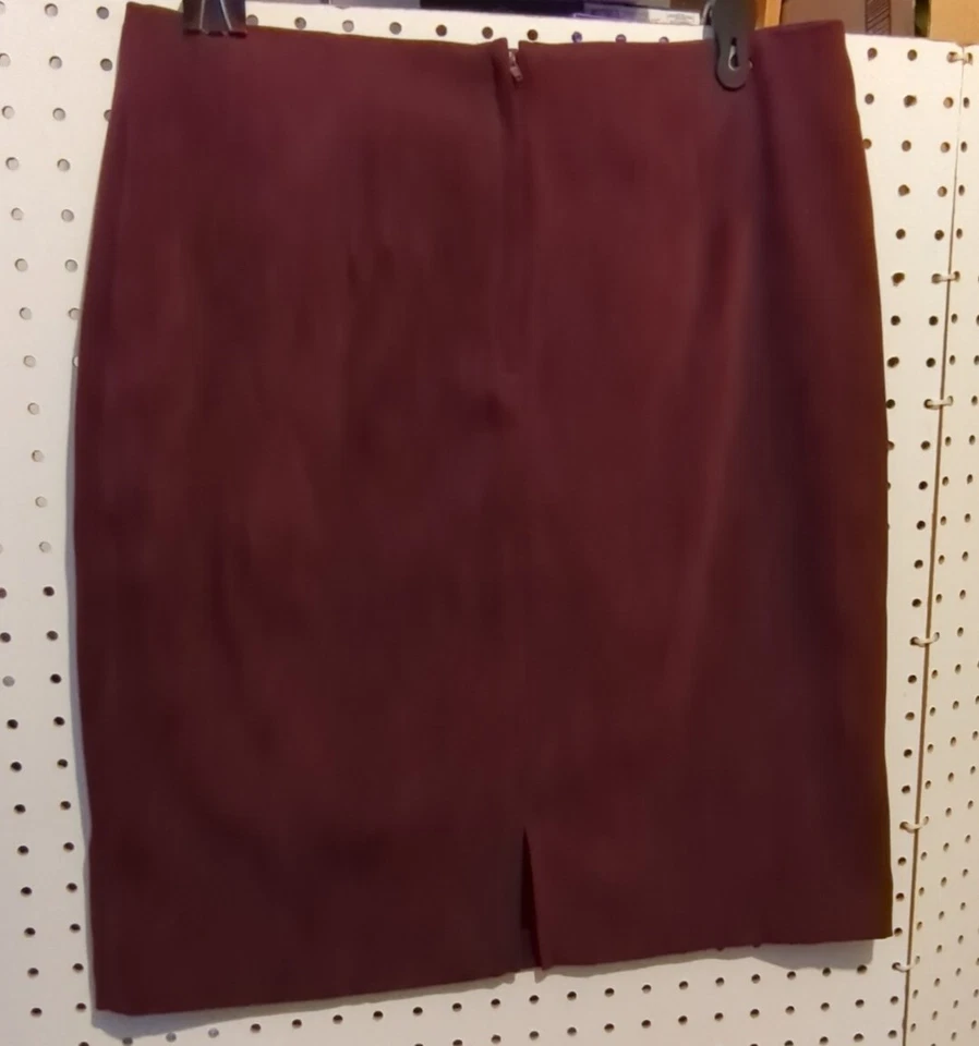 Falda corta de gamuza sintética Dressbarn talla 10 cremallera Foto 2 de 4