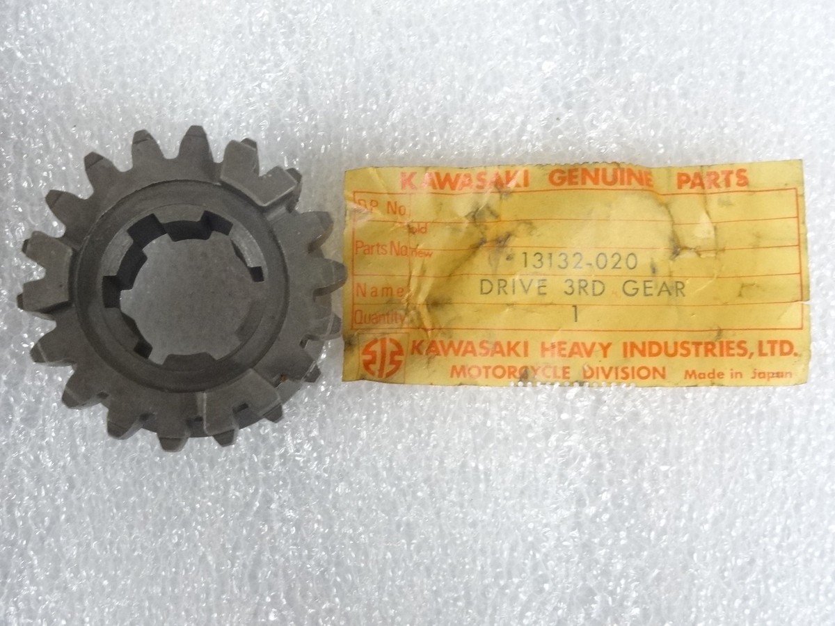 Kawasaki NOS NEW 13132-020 Drive Shaft 3rd Gear F5 F8 F9 F81M Big
