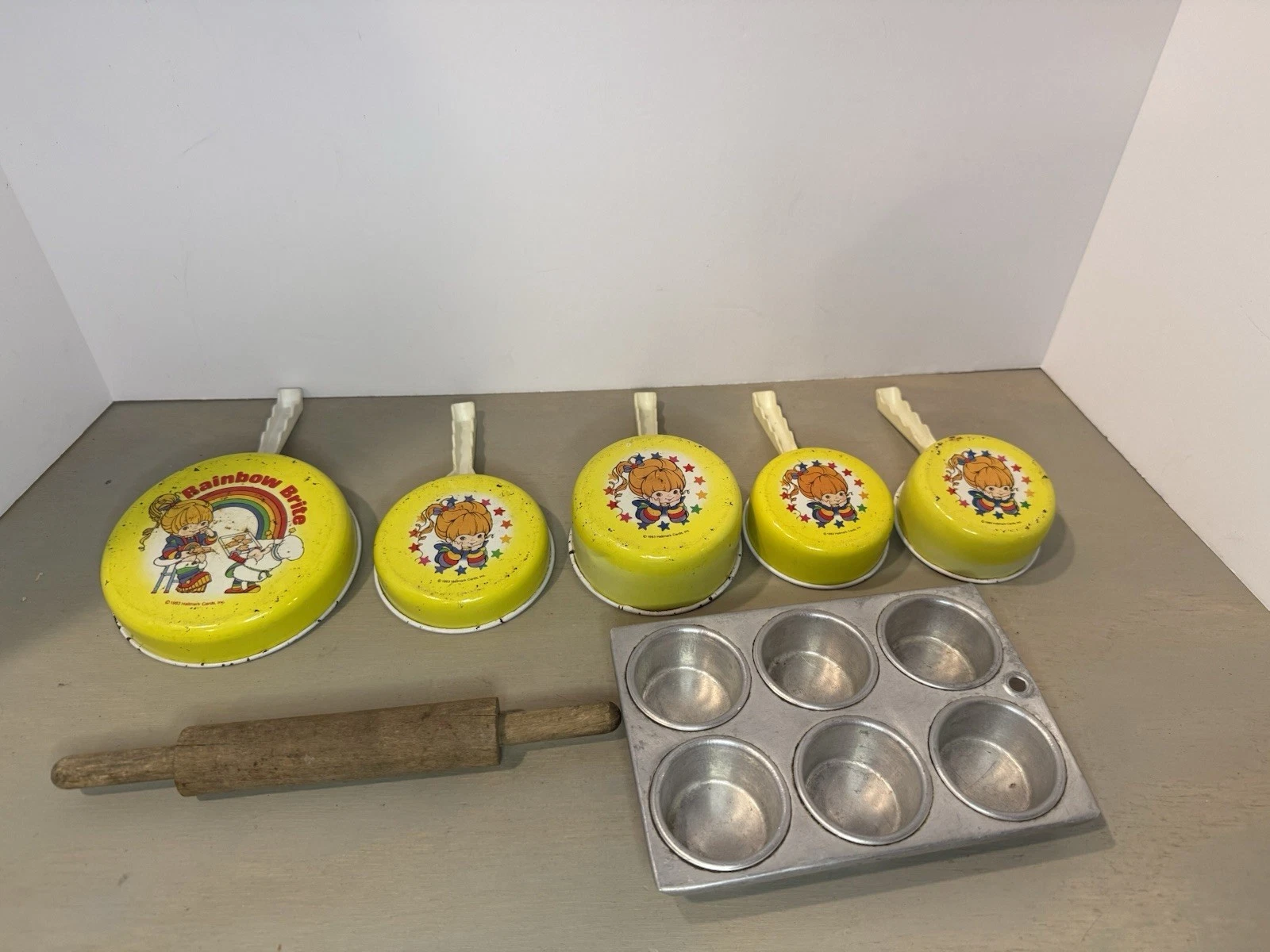VTG Rainbow Brite Ohio Art Toy Cookware Lot Yellow Pans Muffin Tin Rolling Pin