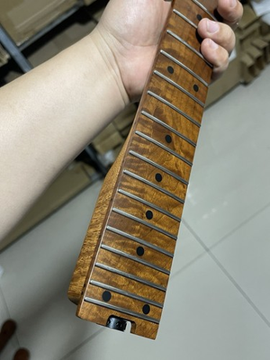 #ad #ad Big Reverse headstock 24frets Roasted flame Maple guitar neck Wheel truss rods。 $95.00