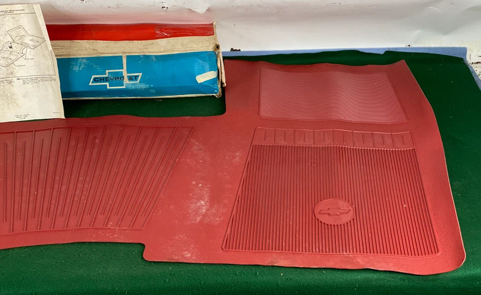 Nuevo de Lote Antiguo 1968 Impala/Bel Air/Caprice Accesorio Alfombrilla Frontal Ancho Completo Rojo 987379 Foto 3 de 4