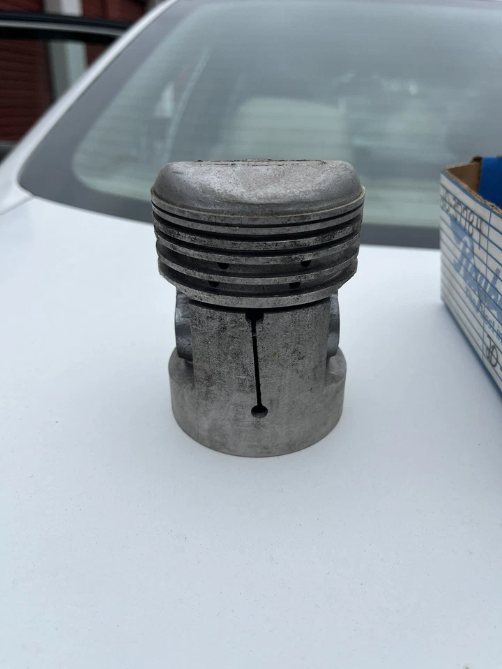 38-39 Buick Serie Especial 40 Pistón y Pin .030 Gran Tamaño OS GM 1394596 NOS Foto 2 de 4