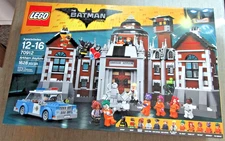 The Lego Batman Movie 70912 ~ ARKHAM ASYLUM ~ NISB retired  13 Minifigs Joker
