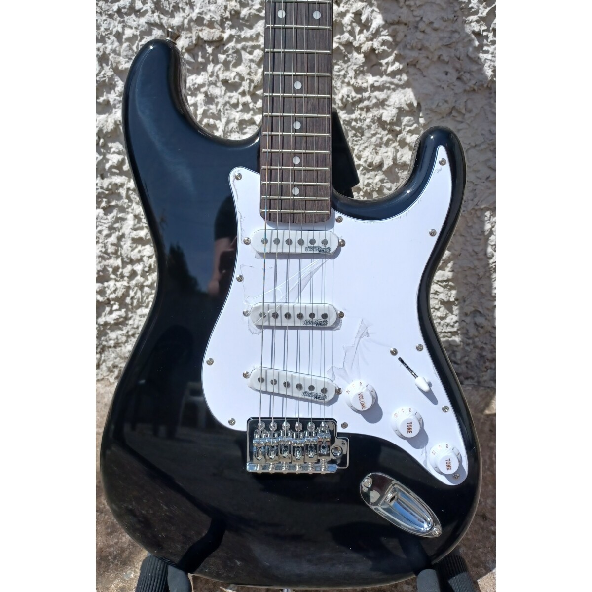 Levin LE54-BK Electric Guitar In High-Glo Black, Secondhand.