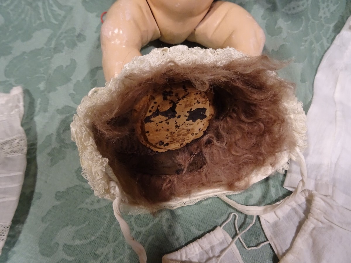 Bébé En Porcelaine émaillée Peinte Vers 1920