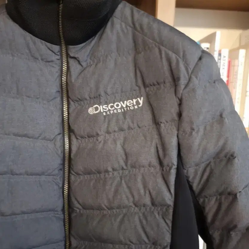 Discovery Lightweight Padded Jacket Size 105 - Ex… - image 3