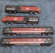 Hornby OO Gauge Virgin Trains Class 43 Lady in Red & Maiden Voyager Set Unboxed