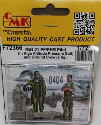 MW22 CMK F72366 MIG-21 PF/PFM PILOT (IN HIGH ALTITUDE PRESSURE SUIT) AND GROUND