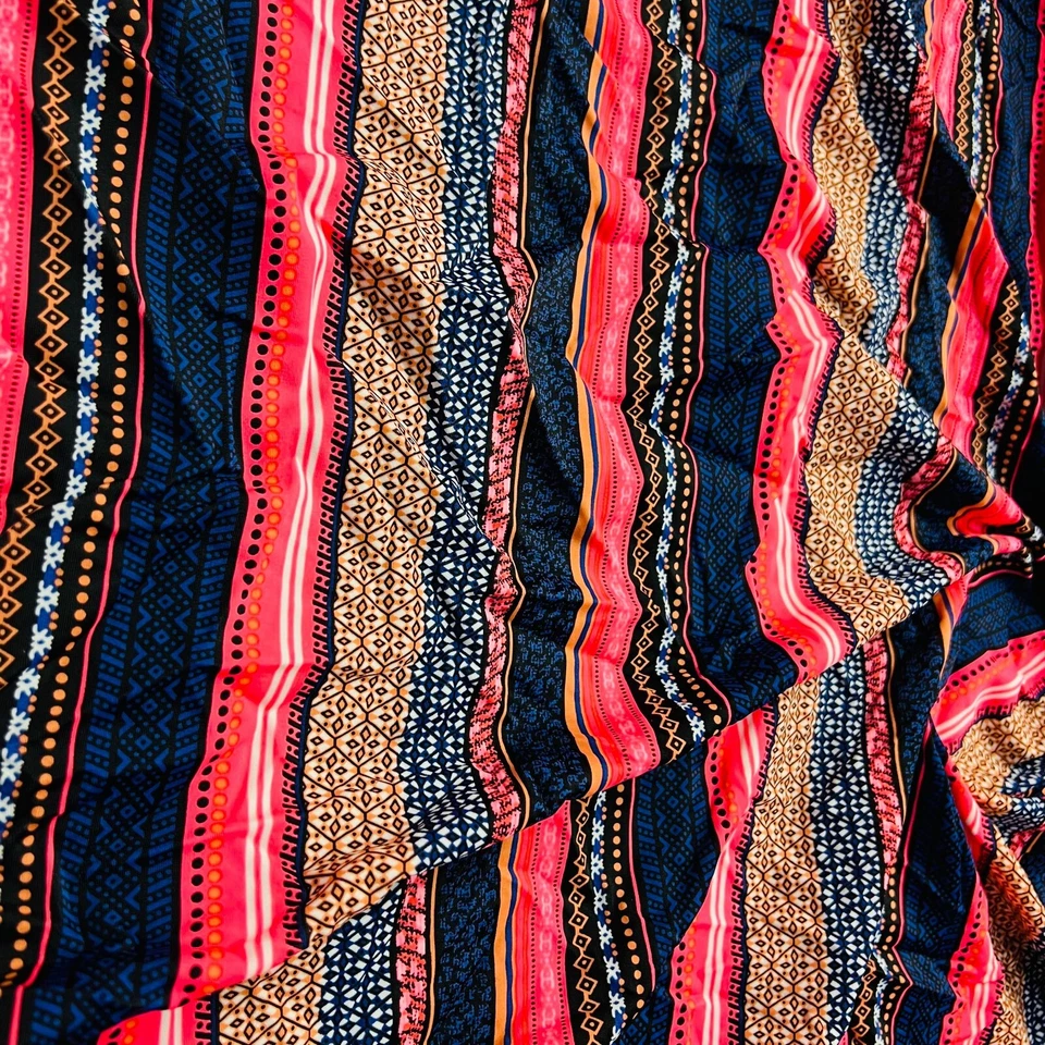 Tela roja con estampado étnico indígena spandex elástica 60" de ancho por yarda para trajes de baño Foto 4 de 4