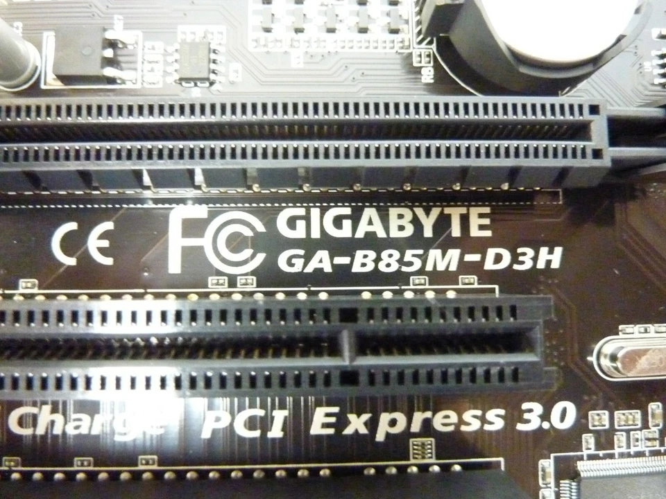 Материнская плата Gigabyte GA-B85M-D3H Micro ATX LGA1150 DDR3 USB 3.0 PCIe 3.0 - Изображение 3 из 4