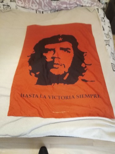Graffiti Drapeau Cubain Avec Che Guevara à La Havane Photo Stock - Alamy