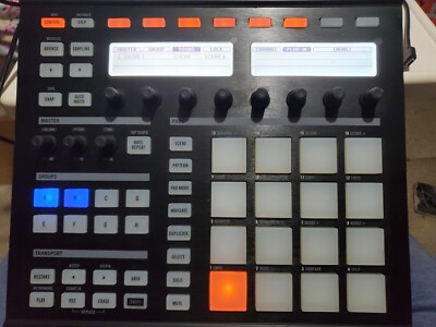 Native Instruments MASCHINE MK With DECKSAVER
