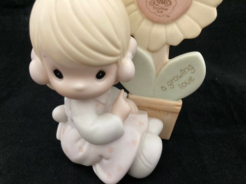 Vintage Precious Moments A Growing Love Figurine with Box - Picture 9 of 11