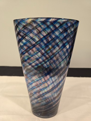 Signed MVG 1999 Martha’s Vineyard Glassworks Art Glass Vase – 12" Lattice Swirl