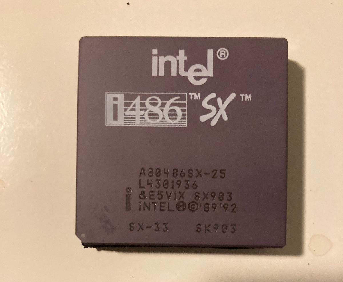 Vintage Intel i486 SX A80486SX-25 SX679 CPU Processor for sale