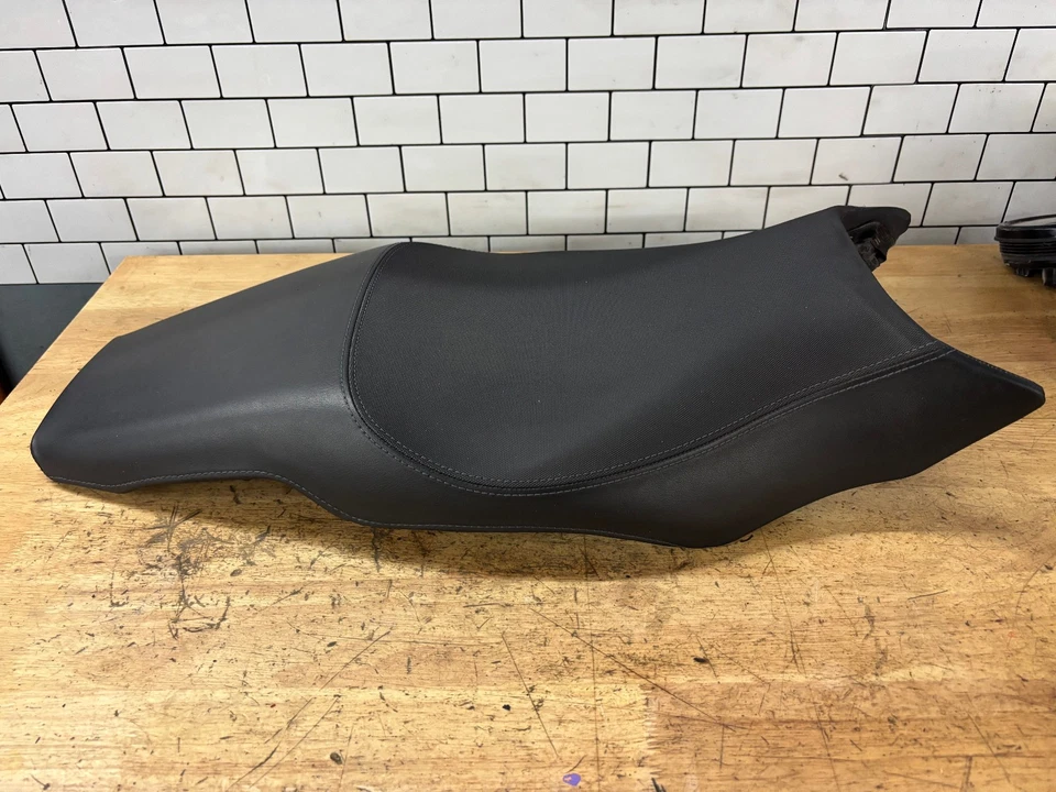 Indian FTR1200 FTR 1200 2019 2020 2021 22 OEM Asiento Sillín Cojín Pillón Foto 3 de 4