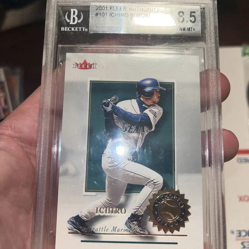 Fleer Authority Ichiro Suzuki 2001 #/2001 RC #101 PSA 8,5 N como nuevo novato Foto 4 de 4