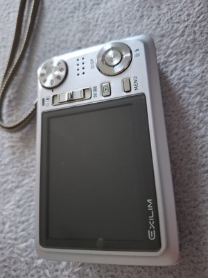 Casio EX-V7 7 2 Mega Pixels Digital Camera