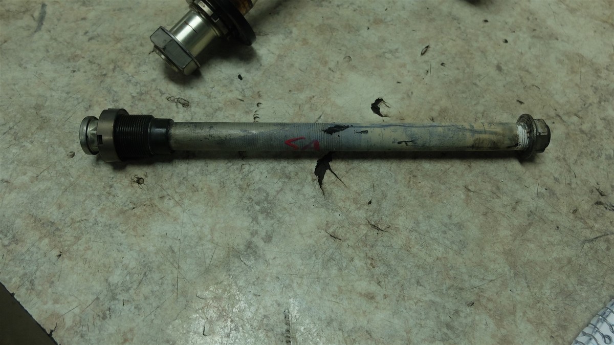 07 Kawasaki ZX6 ZX600 ZX 600 Ninja Swingarm Swing Arm Bolt Shaft