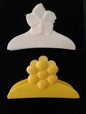 Vintage 1980s Hair Clip Claw Plastic WHITE FLOWER YELLOW FLOWER