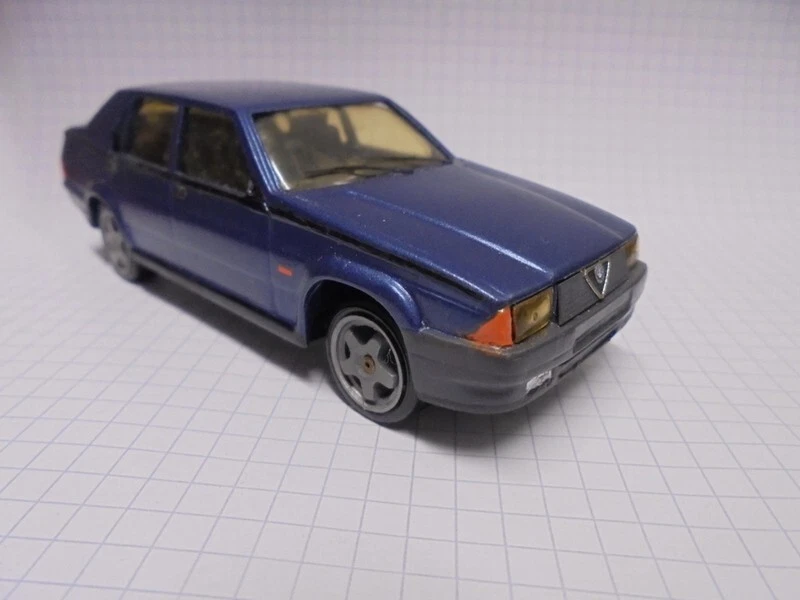 Alfa Romeo 75 berlina meri kits 1/43 metallo bianco kit obsoleto - Immagine 4 di 4