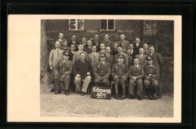 AK Gruppenbild Lehrgang 49 / 5 mit Wehrmachtssoldaten 