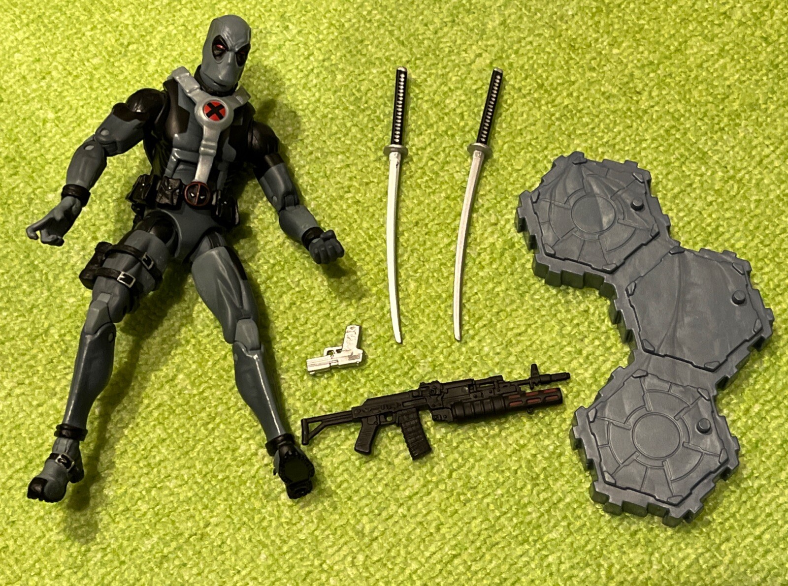 Marvel Legends 6 Inch Action Figure (2012 Wave 3) - Deadpool (X-Force Version)