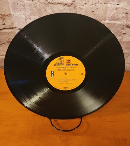 Neil Young With Crazy Horse Everybody Knows This Is Nowhere 2009 RE RMST Import - Picture 5 of 10