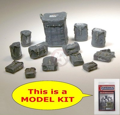 Plus Model 1/35 US Waterproof Bags & Field Telephone WWII (13 bags w/Decals) 425