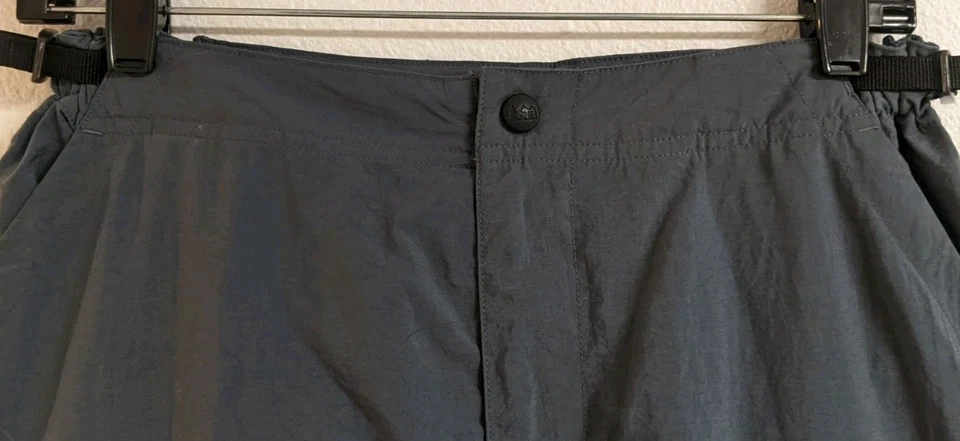 Pantalones convertibles de nailon gris REI para mujer para senderismo al aire libre medianos Foto 2 de 4