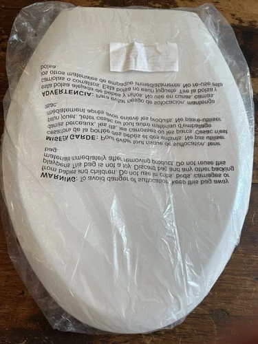 PROFLO PFTSEC2000WH Elongated Slow Close Toilet Seat & Lid in White - Picture 1 of 7