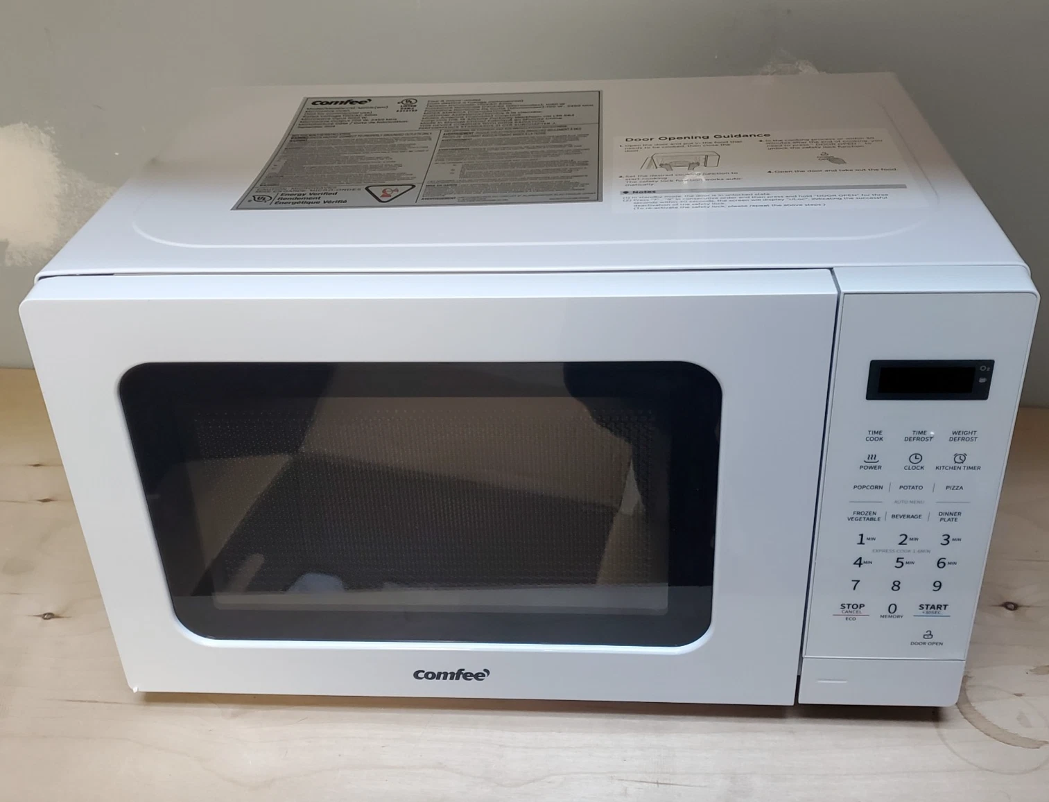 COMFEE' CM-M201K(WH) 0.7 Cu Ft Microwave 700W w/ Turntable White Open Box
Opens in a new window or t