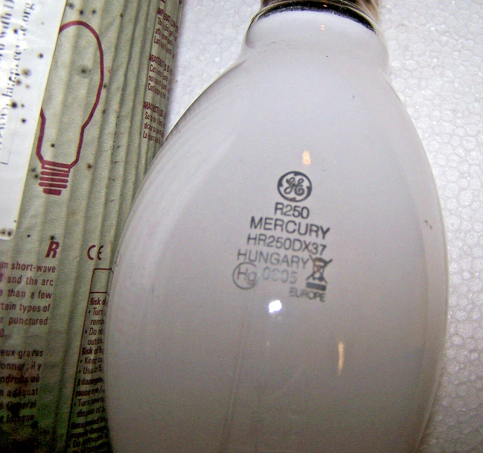 3 x GE Mercury Vapor Light Bulb Lamp 250W HR250DX37 Coated ED28 Mogul E39 - Image 4 of 4