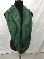 Wrapables Thick Knitted Winter Warm Infinity Scarf - Soft Green        +Q-2