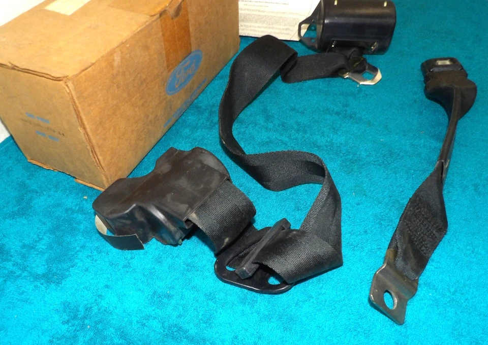 Ford LTD II 1978 1979 Cougar 4 puertas nuevo negro cinturón de seguridad delantero derecho - retractor Foto 2 de 4